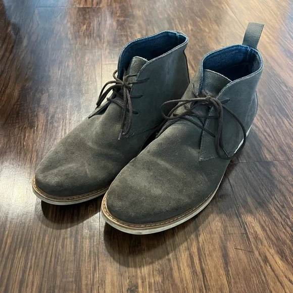Aldo | Shoes | Aldo Size 1 Gray Suede Chukka Boots | Poshmark display picture 3